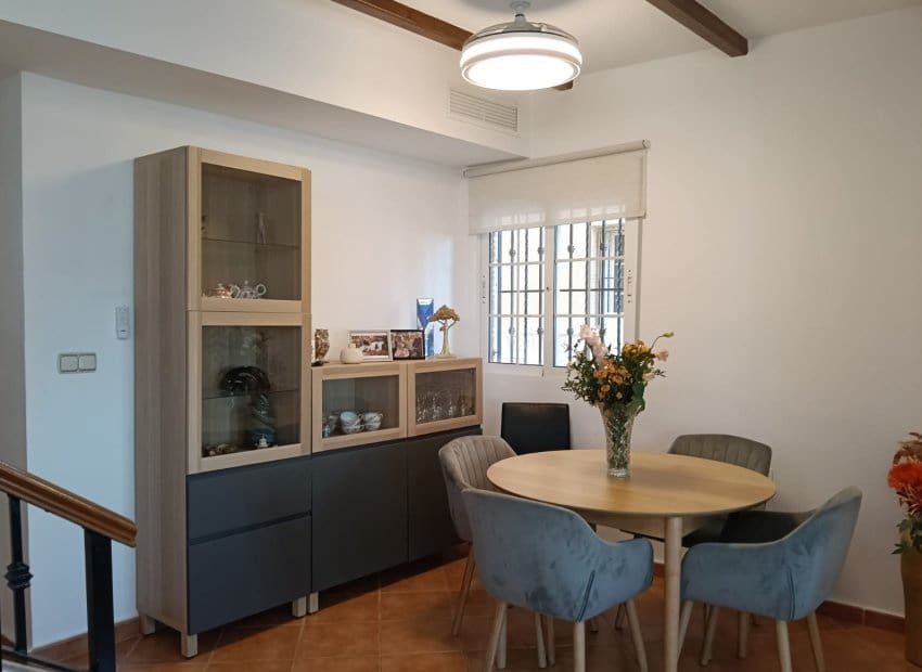 3 bedroom Villa for sale in Los Montesinos with pool - € 188,000 (Ref: 9523425)