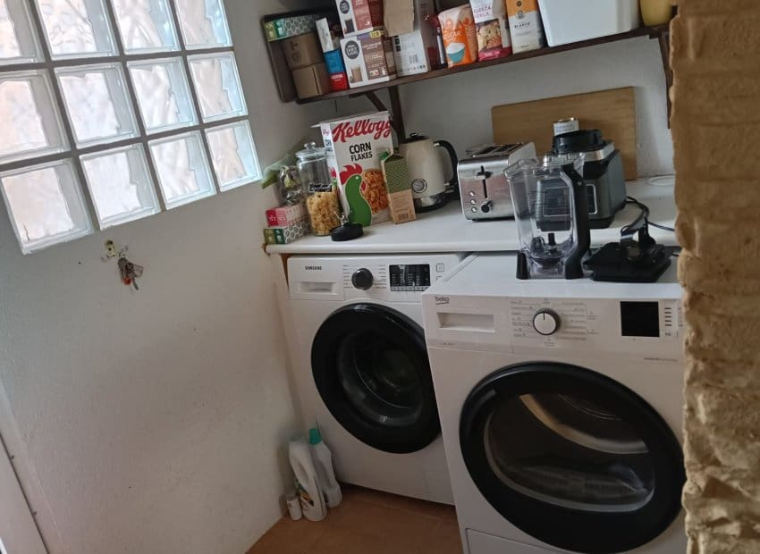 3 bedroom Villa for sale in Los Montesinos with pool - € 188,000 (Ref: 9523425)