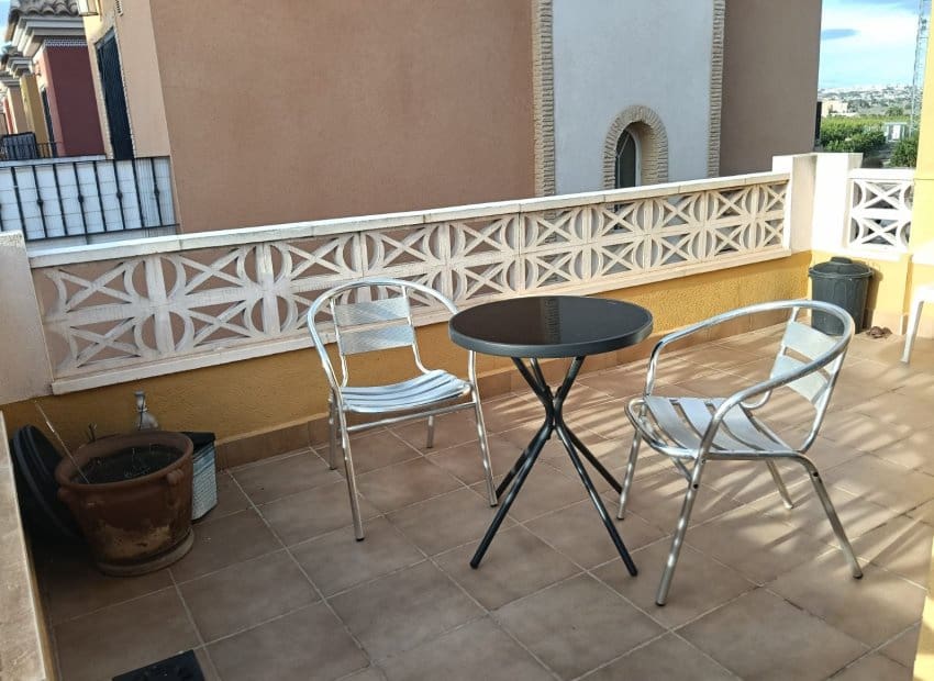 3 bedroom Villa for sale in Los Montesinos with pool - € 188,000 (Ref: 9523425)