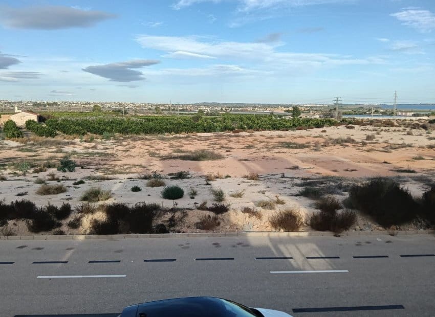 3 bedroom Villa for sale in Los Montesinos with pool - € 188,000 (Ref: 9523425)