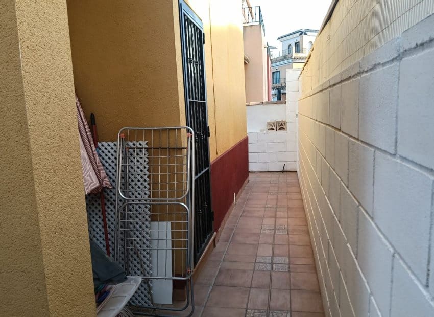 3 bedroom Villa for sale in Los Montesinos with pool - € 188,000 (Ref: 9523425)