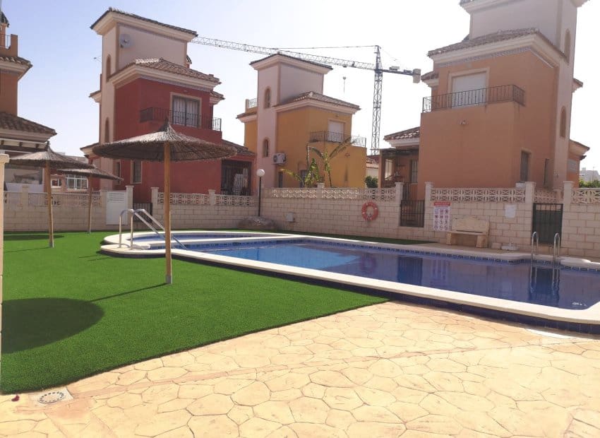 3 bedroom Villa for sale in Los Montesinos with pool - € 188,000 (Ref: 9523425)
