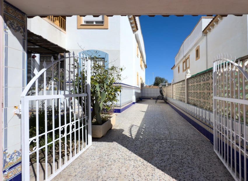 2 sypialnia Apartament na sprzedaż w Torrevieja z basenem - 164 300 € (Ref: 9523436)