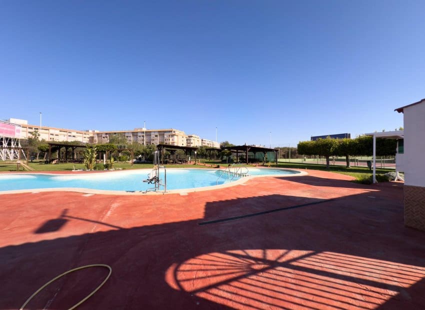 2 sypialnia Apartament na sprzedaż w Torrevieja z basenem - 164 300 € (Ref: 9523436)