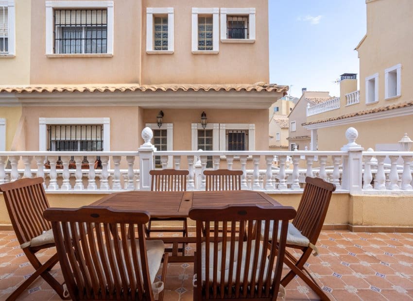 2 slaapkamer Halfvrijstaande villa te koop in Guardamar del Segura met zwembad - € 299.900 (Ref: 9524656)