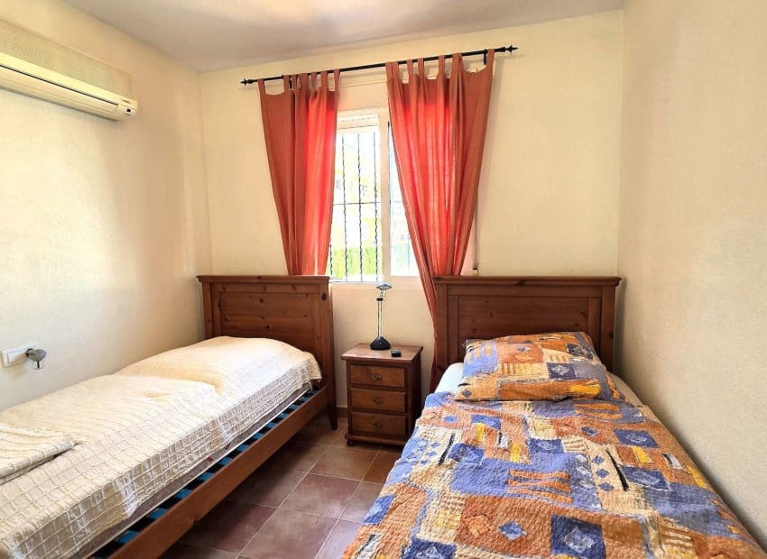 3 sypialnia Willa na sprzedaż w Orihuela Costa z basenem - 299 500 € (Ref: 9524657)