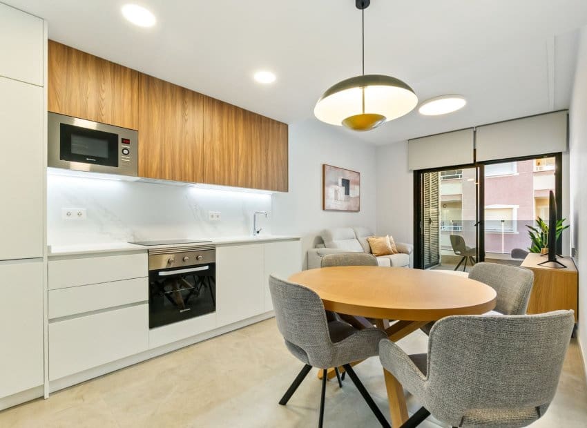 Apartamento de 2 habitaciones en Torrevieja en venta con piscina - 259.000 € (Ref: 9524670)