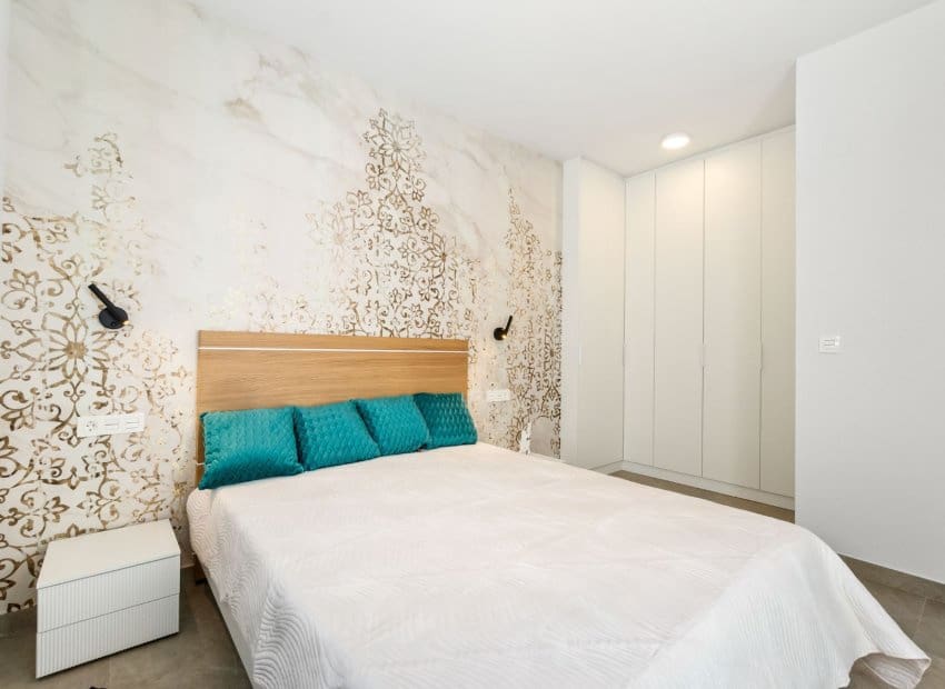 Apartamento de 2 habitaciones en Torrevieja en venta con piscina - 259.000 € (Ref: 9524670)