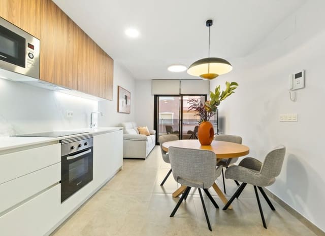 Apartamento de 2 habitaciones en Las Piscinas Naturales, Torrevieja en venta con piscina - 259.000 € (Ref: 9524670)