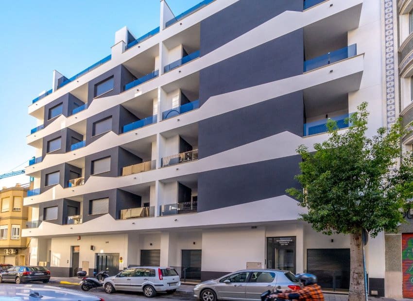 Apartamento de 2 habitaciones en Torrevieja en venta con piscina - 259.000 € (Ref: 9524670)