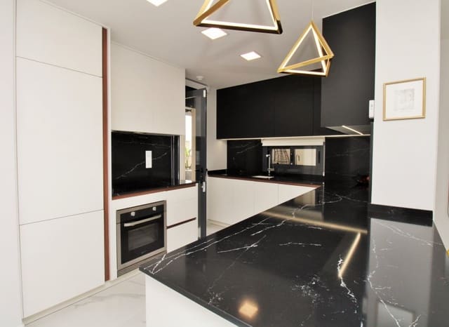 2 soveværelse Lejlighed til salg i San Miguel de Salinas med swimmingpool - € 349.950 (Ref: 9524735)