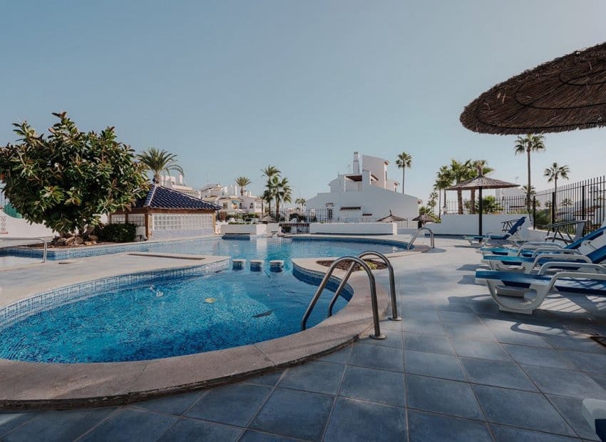 Apartamento de 3 habitaciones en Filipinas en venta con piscina - 319.000 € (Ref: 9524739)