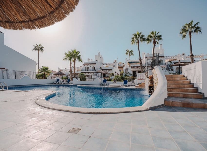 Apartamento de 3 habitaciones en Filipinas en venta con piscina - 319.000 € (Ref: 9524739)