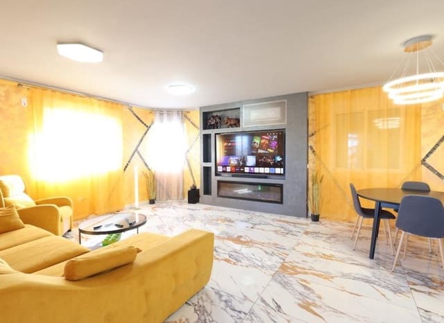 4 slaapkamer Villa te koop in San Miguel de Salinas met zwembad - € 309.000 (Ref: 9524740)