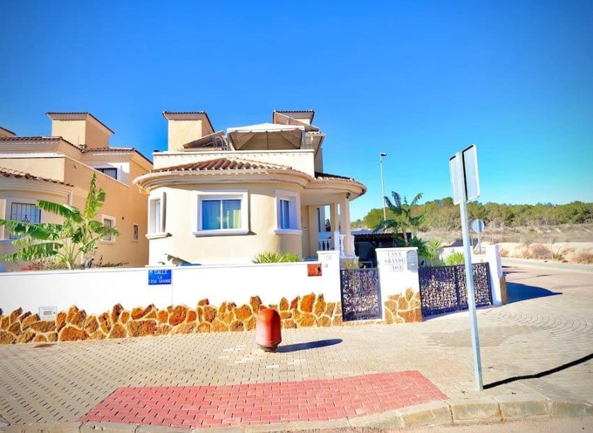 4 Zimmer Villa zu verkaufen in San Miguel de Salinas mit Pool - 309.000 € (Ref: 9524740)