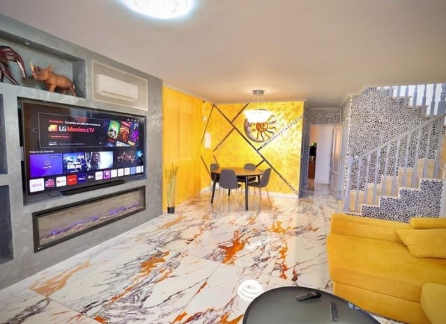 4 slaapkamer Villa te koop in San Miguel de Salinas met zwembad - € 309.000 (Ref: 9524740)