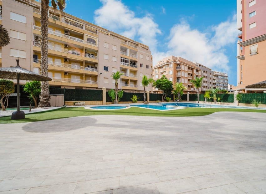 3 quarto Apartamento de Praia para venda em Torrevieja com piscina - 363 900 € (Ref: 9525344)