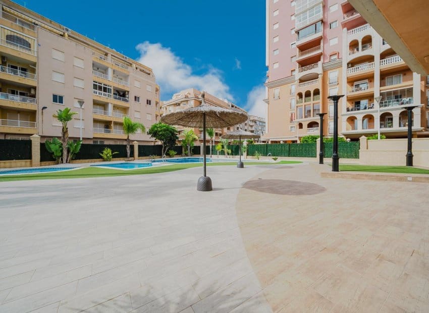 3 quarto Apartamento de Praia para venda em Torrevieja com piscina - 363 900 € (Ref: 9525344)
