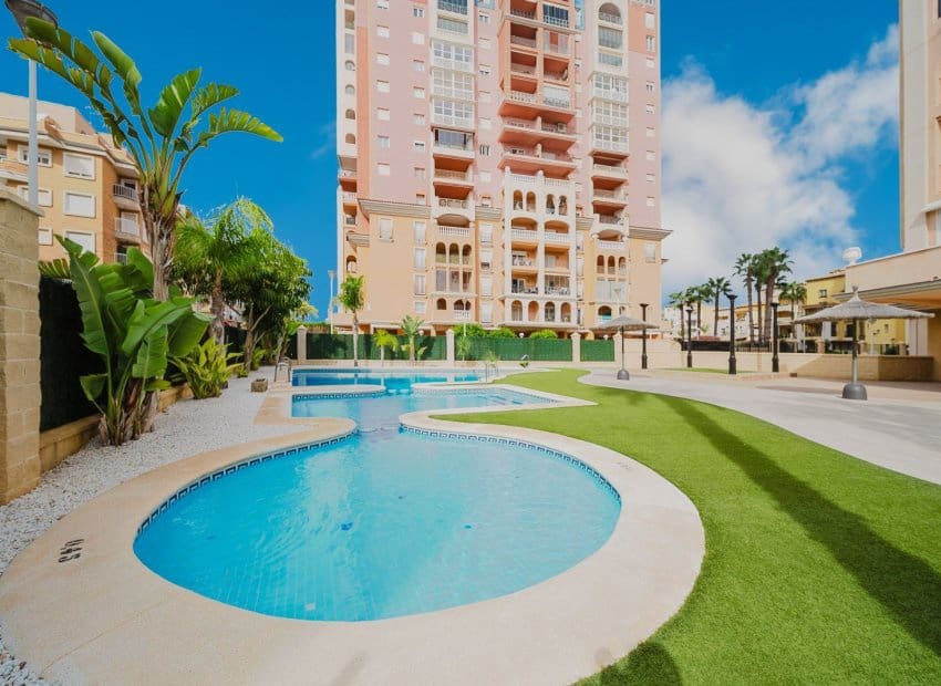 3 quarto Apartamento de Praia para venda em Torrevieja com piscina - 363 900 € (Ref: 9525344)