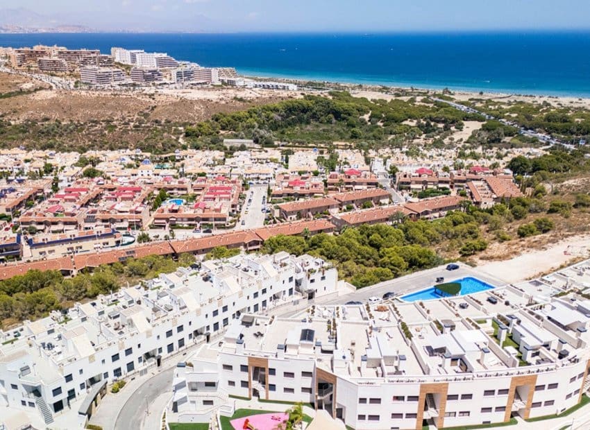 2 soveværelse Penthouse til salg i Gran Alacant med swimmingpool - € 419.000 (Ref: 9525346)
