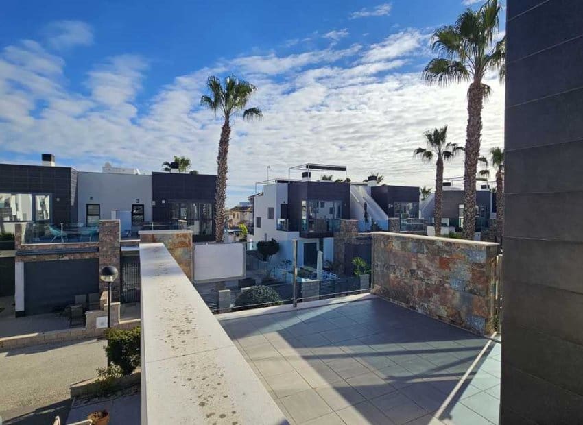 3 makuuhuone Paritalo myytävänä paikassa Rojales mukana uima-altaan - 410 000 € (Ref: 9525347)