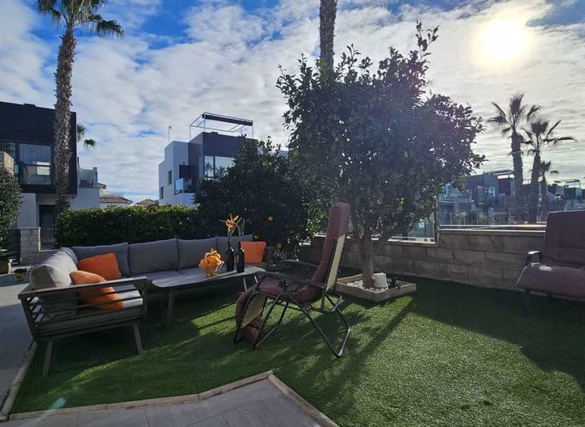 3 makuuhuone Paritalo myytävänä paikassa Rojales mukana uima-altaan - 410 000 € (Ref: 9525347)