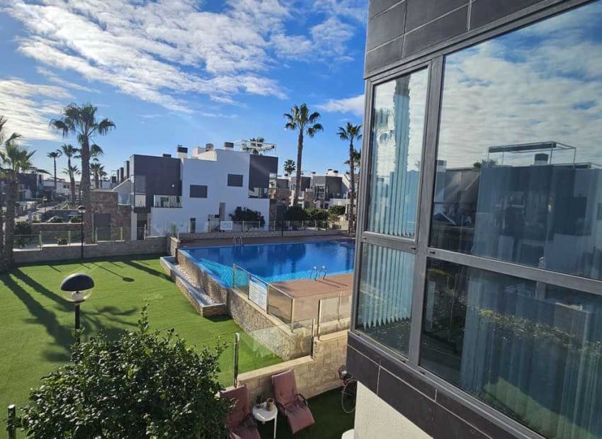 3 makuuhuone Paritalo myytävänä paikassa Rojales mukana uima-altaan - 410 000 € (Ref: 9525347)