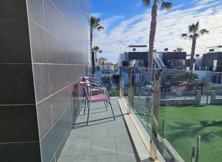 3 makuuhuone Paritalo myytävänä paikassa Rojales mukana uima-altaan - 410 000 € (Ref: 9525347)