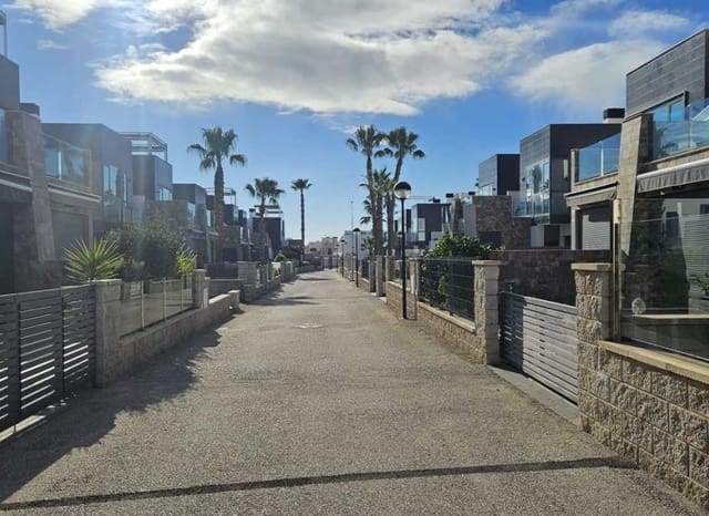 3 makuuhuone Paritalo myytävänä paikassa Rojales mukana uima-altaan - 410 000 € (Ref: 9525347)