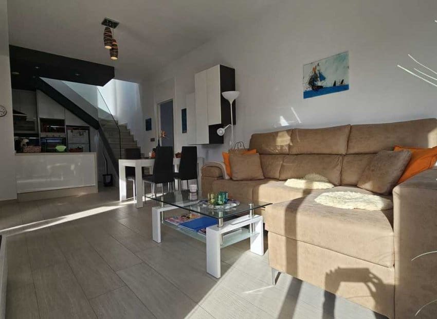 3 makuuhuone Paritalo myytävänä paikassa Rojales mukana uima-altaan - 410 000 € (Ref: 9525347)