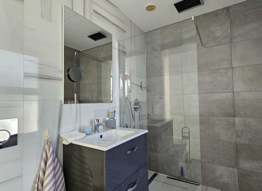 3 makuuhuone Paritalo myytävänä paikassa Rojales mukana uima-altaan - 410 000 € (Ref: 9525347)