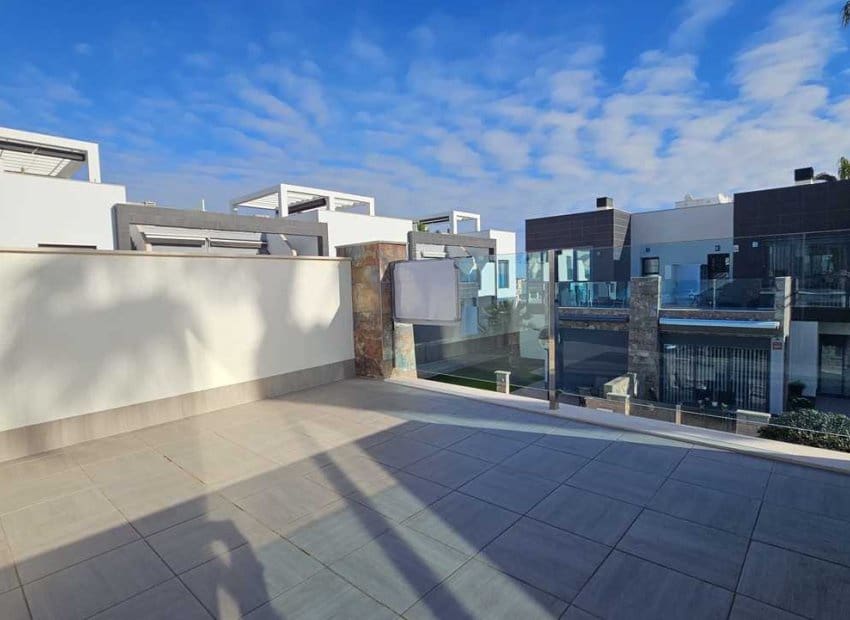 3 makuuhuone Paritalo myytävänä paikassa Rojales mukana uima-altaan - 410 000 € (Ref: 9525347)