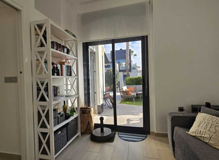 3 makuuhuone Paritalo myytävänä paikassa Rojales mukana uima-altaan - 410 000 € (Ref: 9525347)