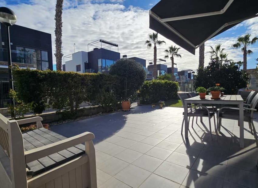 3 makuuhuone Paritalo myytävänä paikassa Rojales mukana uima-altaan - 410 000 € (Ref: 9525347)