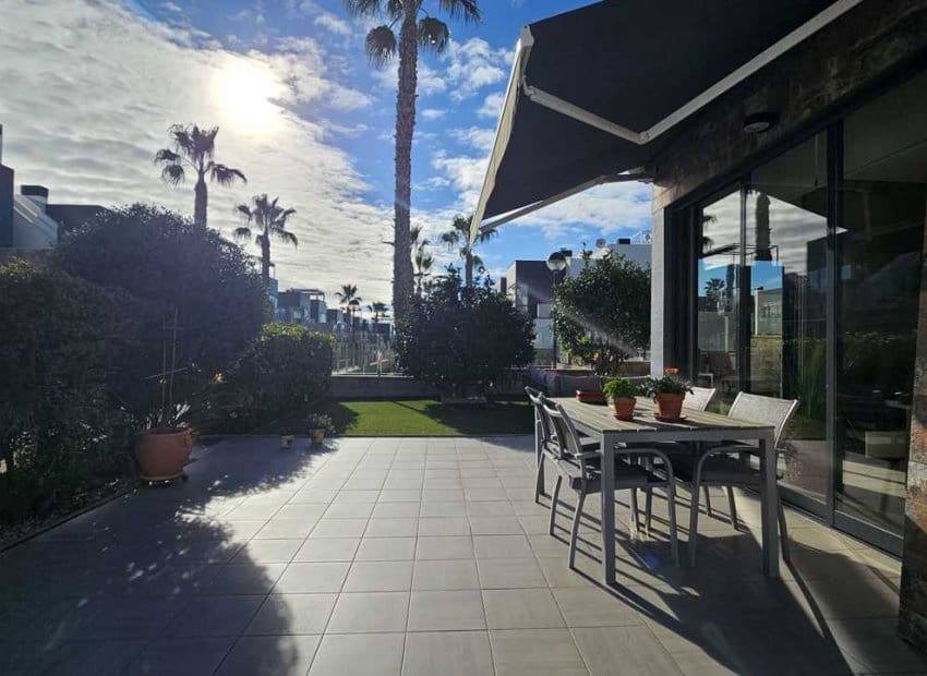 3 makuuhuone Paritalo myytävänä paikassa Rojales mukana uima-altaan - 410 000 € (Ref: 9525347)