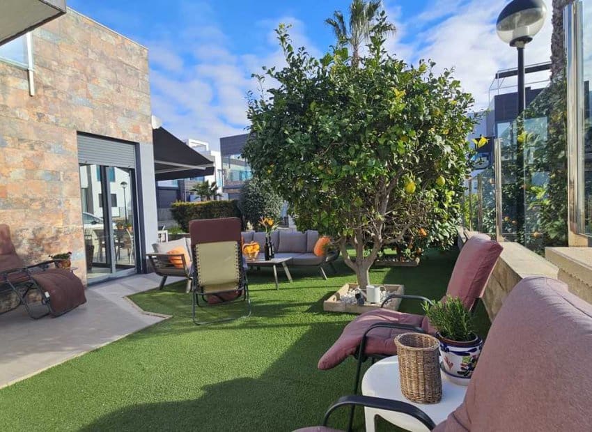 3 makuuhuone Paritalo myytävänä paikassa Rojales mukana uima-altaan - 410 000 € (Ref: 9525347)