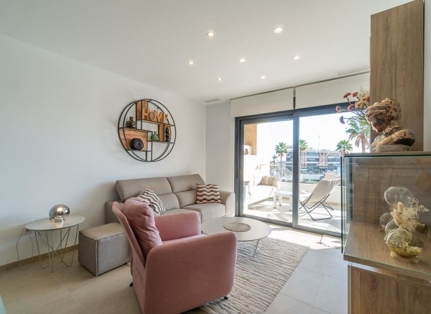 Apartamento de 2 habitaciones en Playa Flamenca en venta con piscina - 399.000 € (Ref: 9525348)