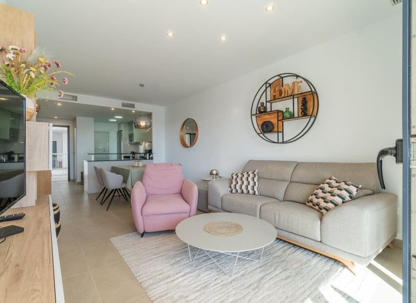 Apartamento de 2 habitaciones en Playa Flamenca en venta con piscina - 399.000 € (Ref: 9525348)