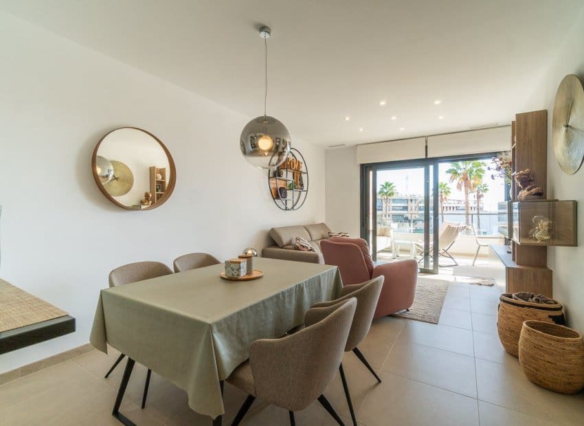 Apartamento de 2 habitaciones en Playa Flamenca en venta con piscina - 399.000 € (Ref: 9525348)