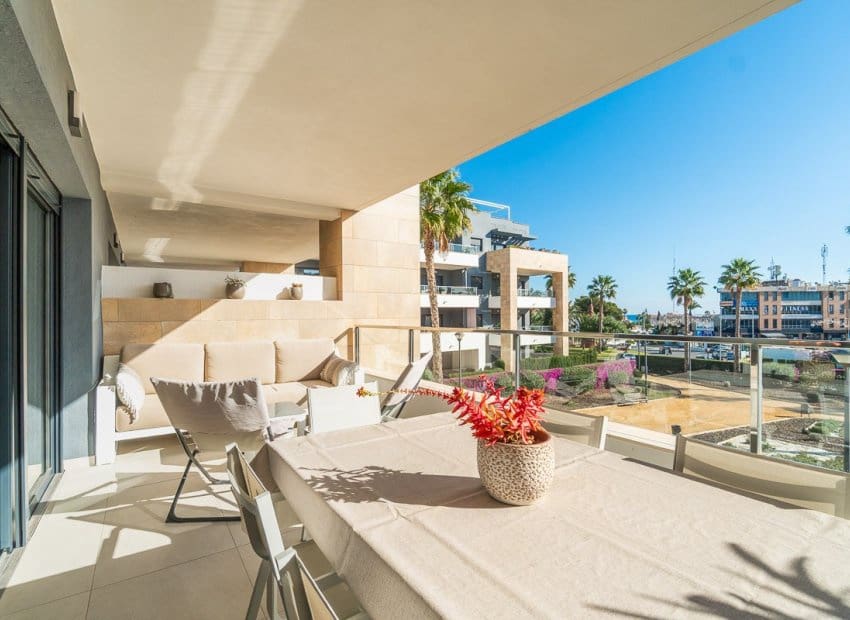 Apartamento de 2 habitaciones en Playa Flamenca en venta con piscina - 399.000 € (Ref: 9525348)