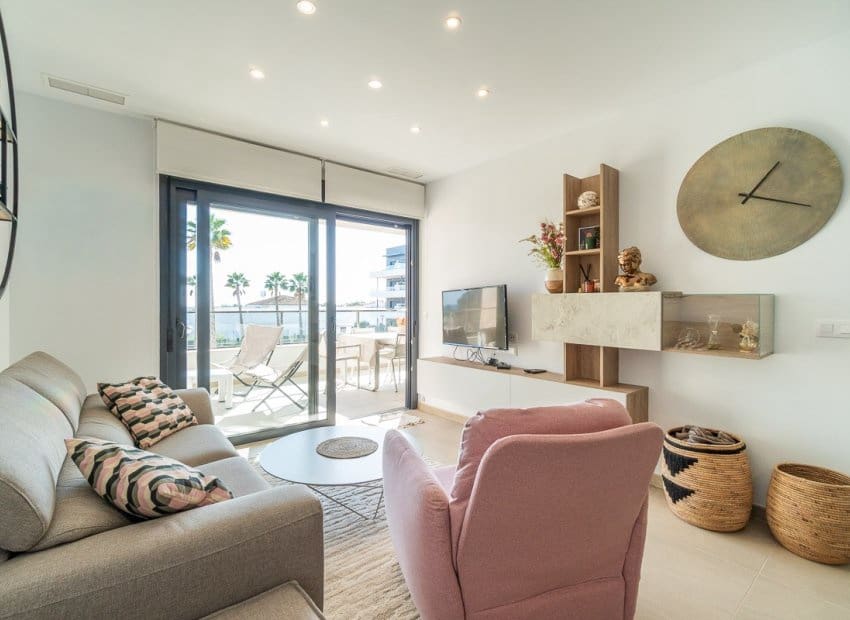 Apartamento de 2 habitaciones en Playa Flamenca en venta con piscina - 399.000 € (Ref: 9525348)