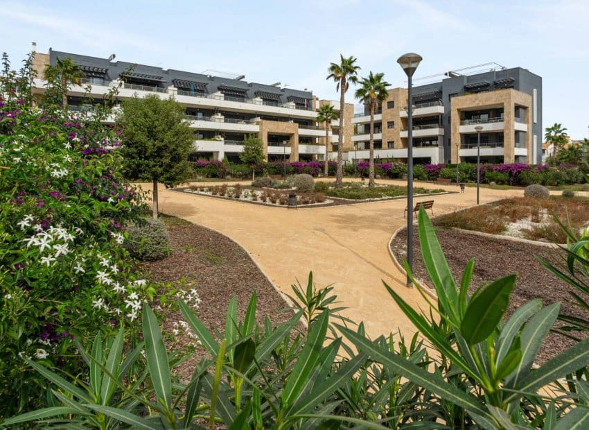 Apartamento de 2 habitaciones en Playa Flamenca en venta con piscina - 399.000 € (Ref: 9525348)