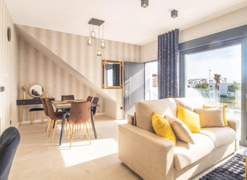 Bungalow de 2 habitaciones en Orihuela Costa en venta con piscina - 385.000 € (Ref: 9525350)