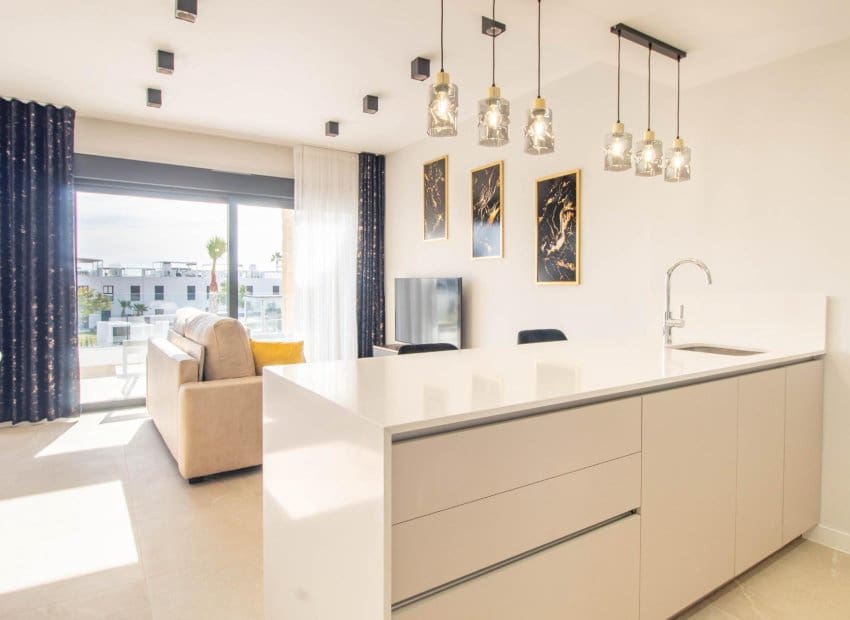 Bungalow de 2 habitaciones en Orihuela Costa en venta con piscina - 385.000 € (Ref: 9525350)