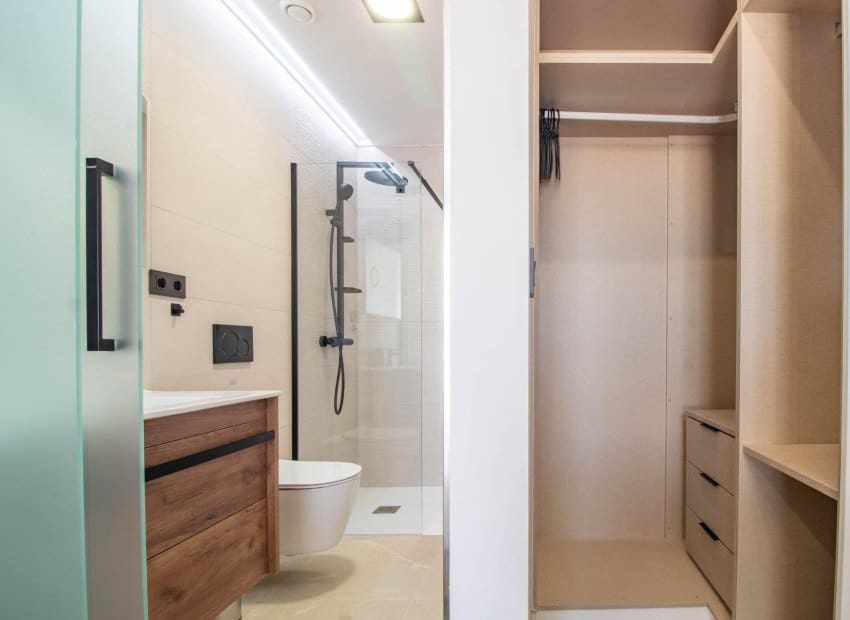 Bungalow de 2 habitaciones en Orihuela Costa en venta con piscina - 385.000 € (Ref: 9525350)