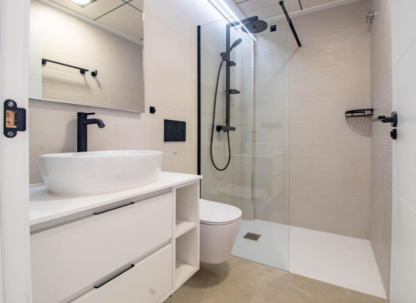 Bungalow de 2 habitaciones en Orihuela Costa en venta con piscina - 385.000 € (Ref: 9525350)