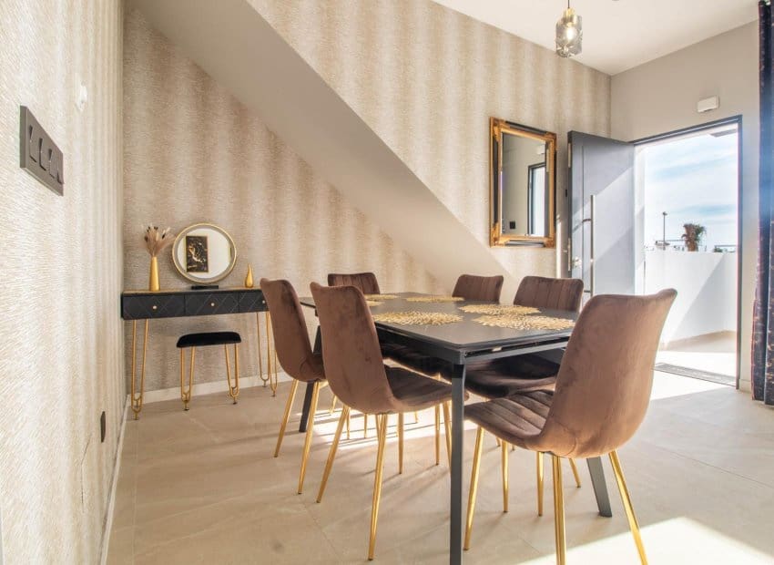 Bungalow de 2 habitaciones en Orihuela Costa en venta con piscina - 385.000 € (Ref: 9525350)