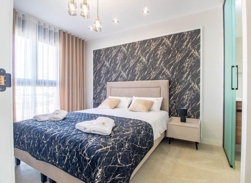 Bungalow de 2 habitaciones en Orihuela Costa en venta con piscina - 385.000 € (Ref: 9525350)