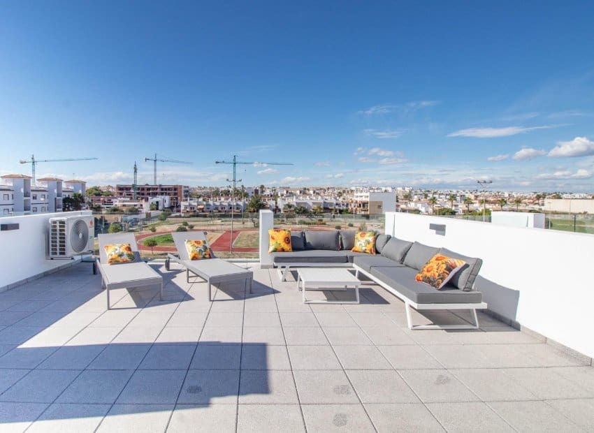 Bungalow de 2 habitaciones en Orihuela Costa en venta con piscina - 385.000 € (Ref: 9525350)