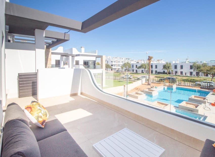Bungalow de 2 habitaciones en Orihuela Costa en venta con piscina - 385.000 € (Ref: 9525350)